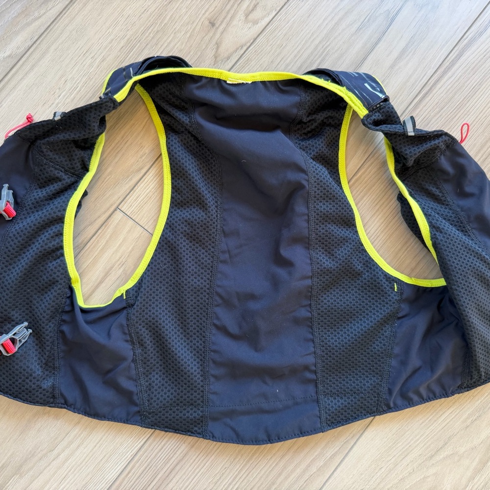 Nathan Pinnacle 4L Hydration Race Vest Black Yellow Red No Size Tag XS Or XXS - Picture 3 of 4
